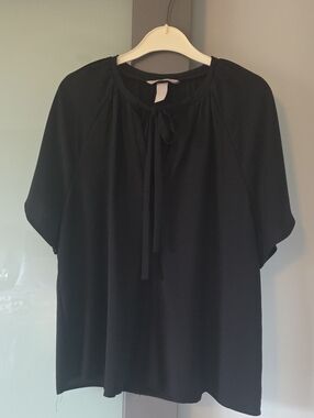 H&M Size M Short Sleeve Blouse